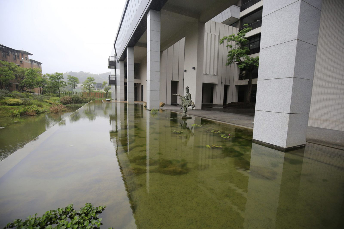 Tòa nhà Đại học Khoa học Kĩ thuật Hồng Quốc Đức Lâm 