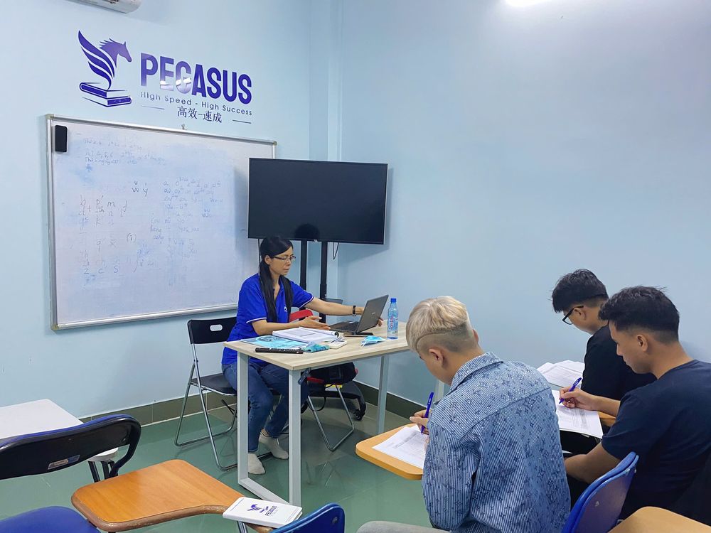 Lớp tiếng Trung tại UOE