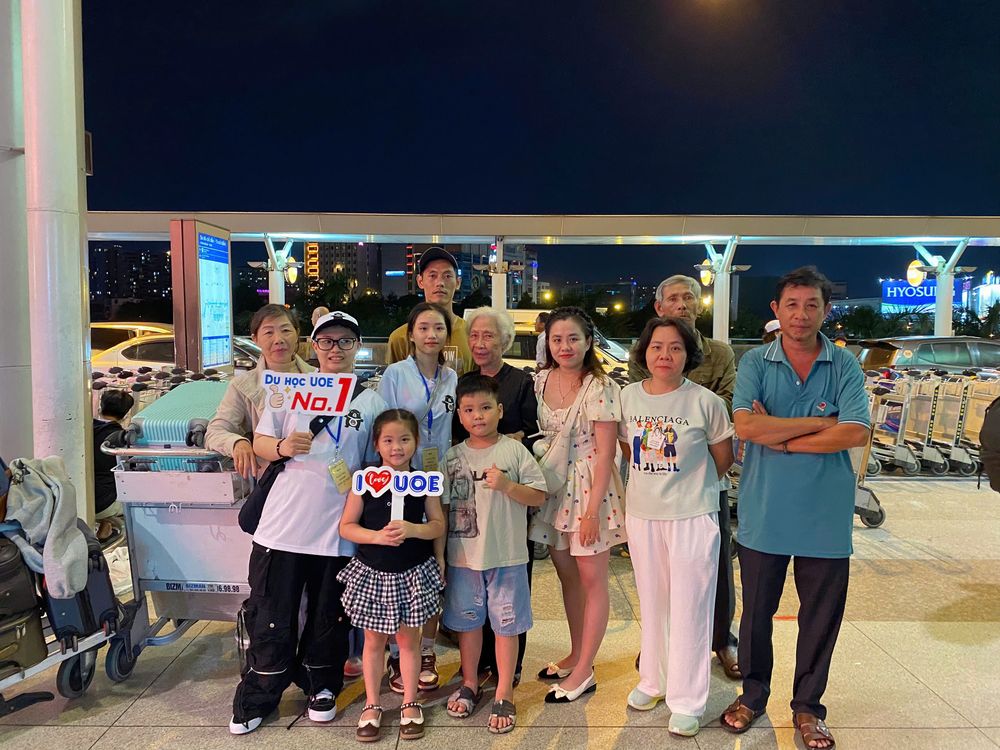 Tiễn học sinh UOE lên đường