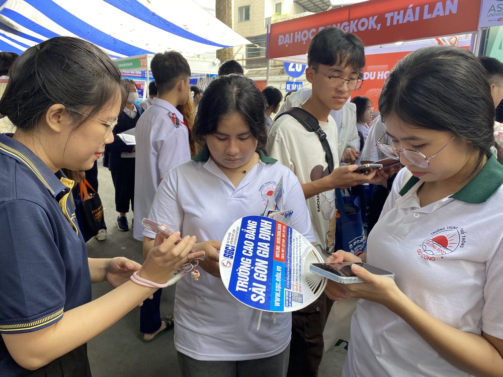 Đánh giá và tư vấn cùng UOE